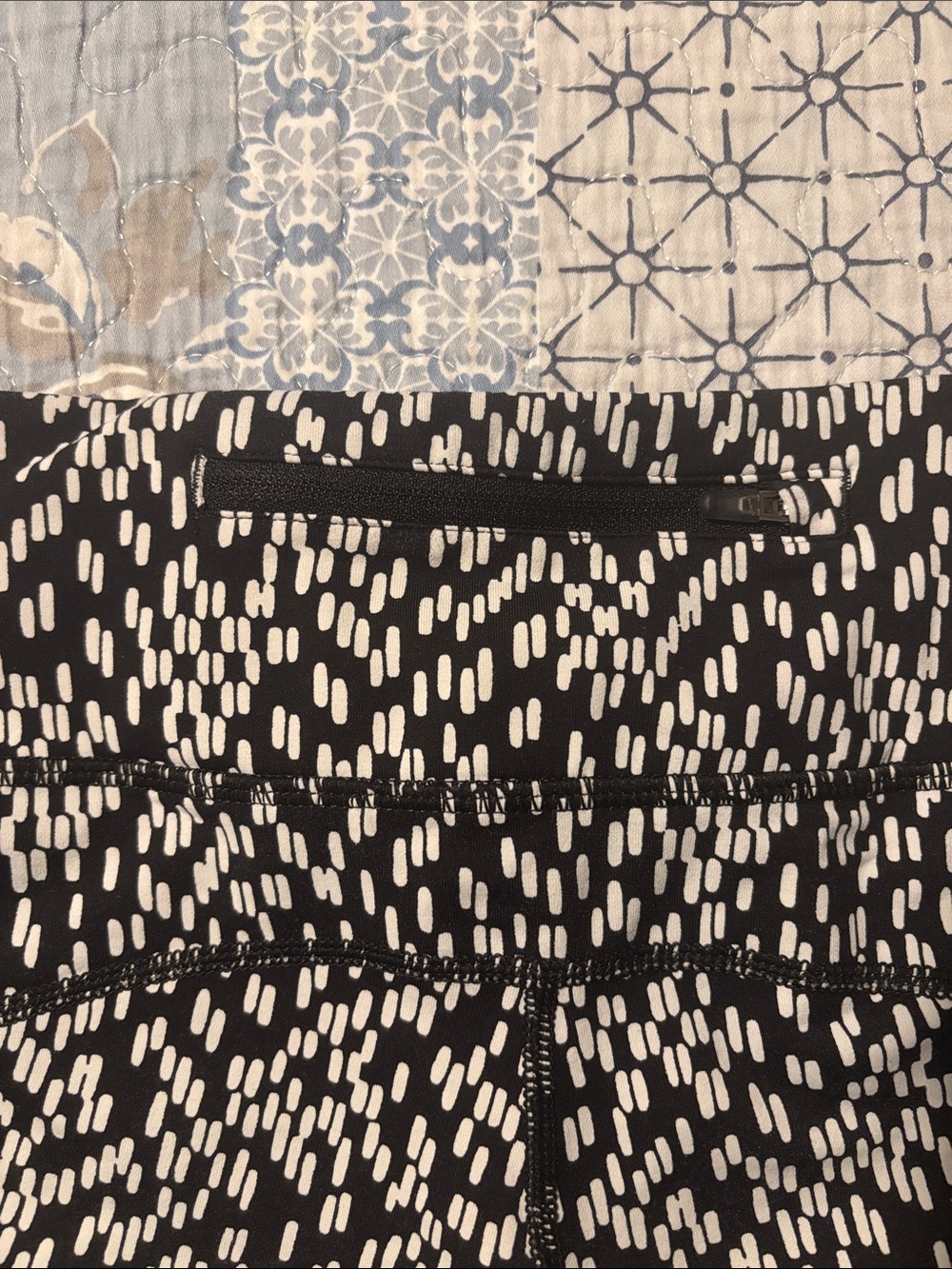 Nike Black & White Patterned Leggings with mesh size M Like new. - Picture 3 of 5